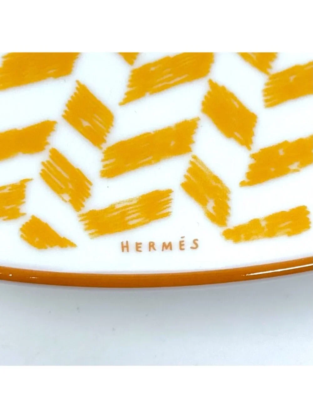 Hermes “A Walk In The Garden” Yellow and White Dinner Plates Set of 2 (Hat Stamp